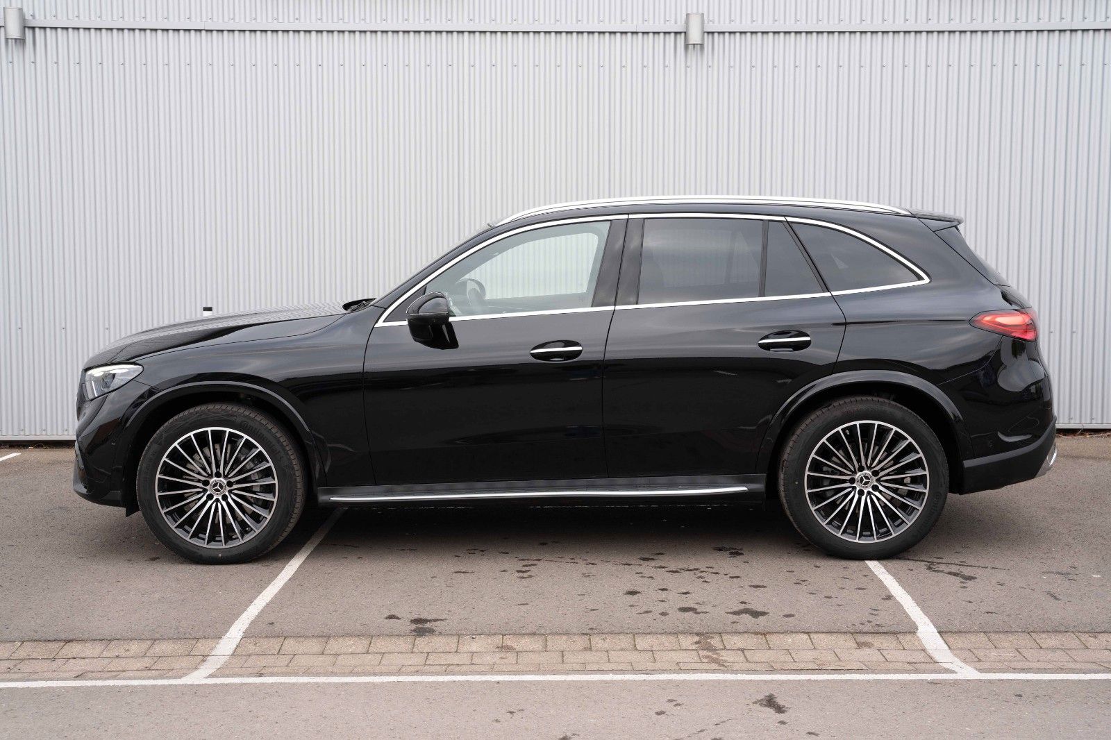 Fahrzeugabbildung Mercedes-Benz GLC 220D AMG 4M PREM PLUS BURM LUFT PANO HUD