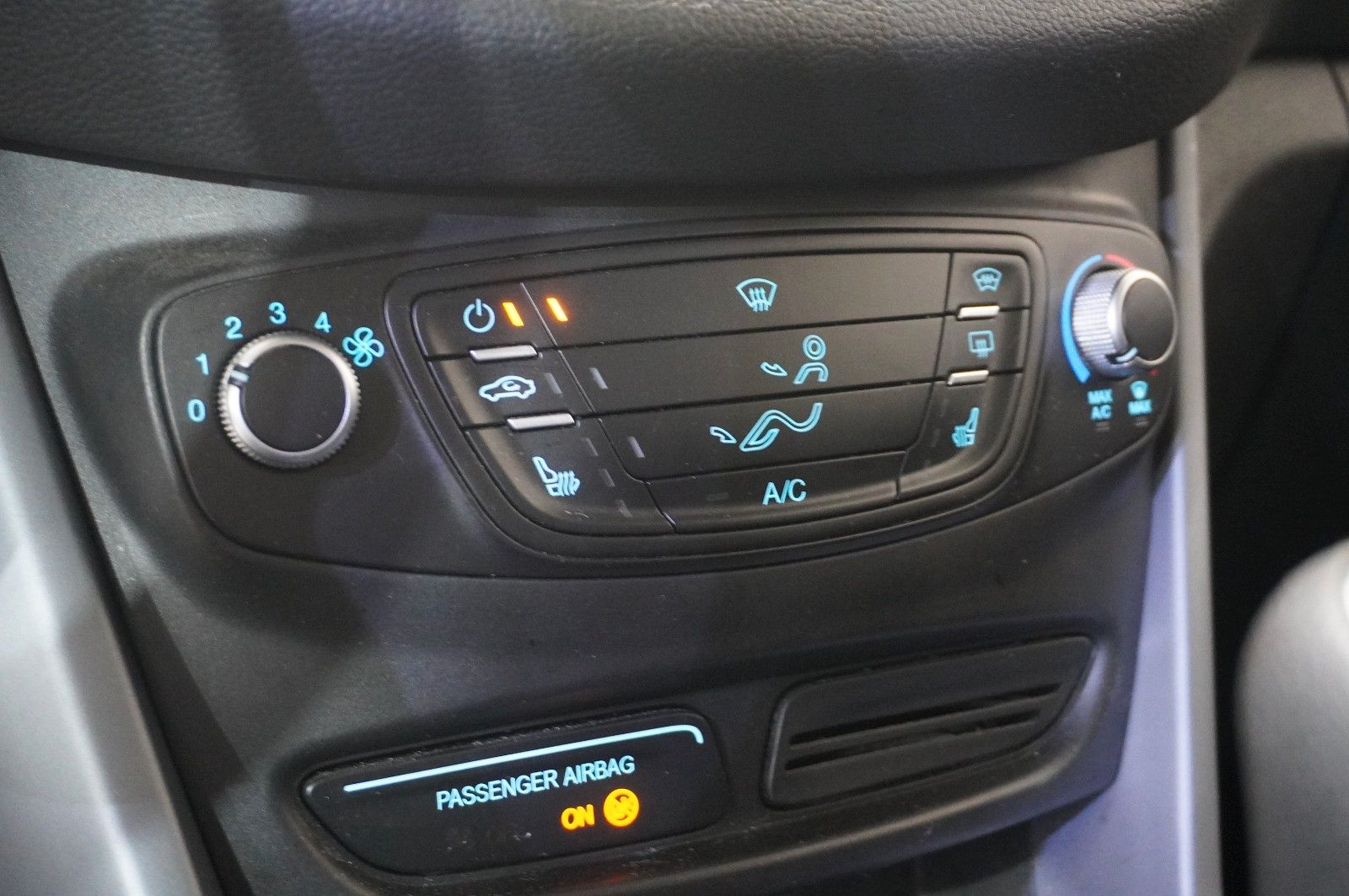 Fahrzeugabbildung Ford B-Max 1.0 TREND KLIMA/SHZ/PDC/NEBEL/WINTER/USB