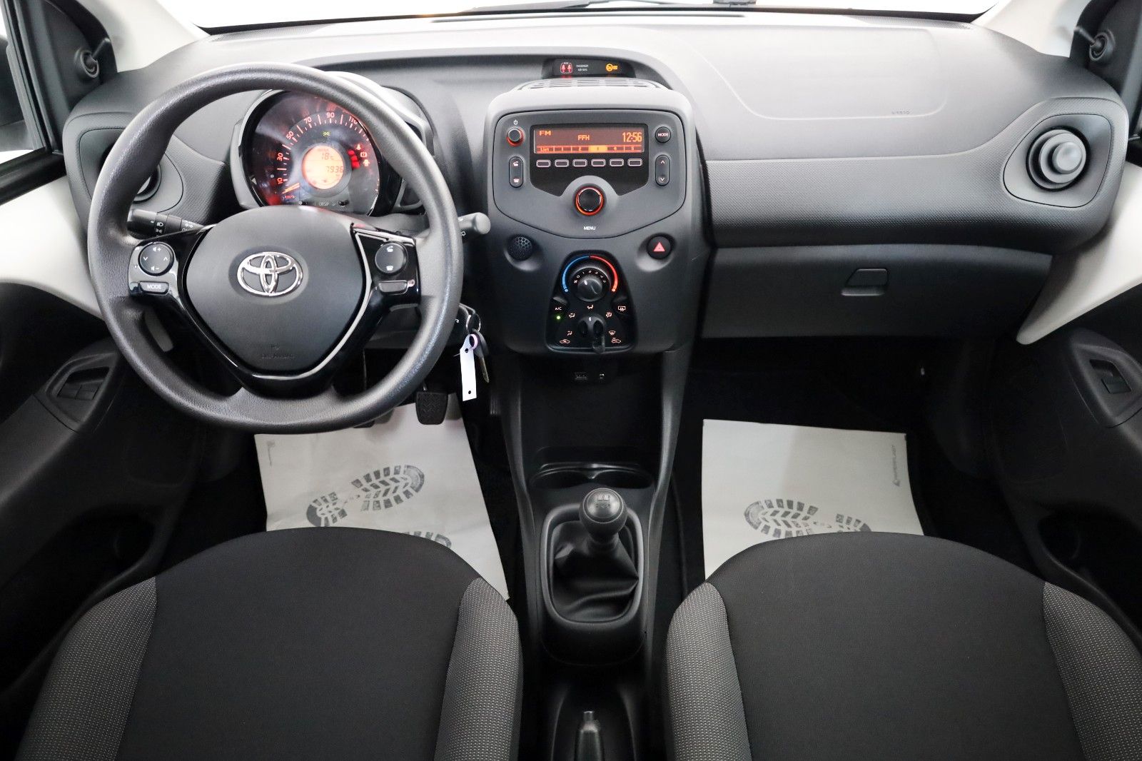 Fahrzeugabbildung Toyota Aygo AYGO x Modellpflege,Klima, 8 fach bereift!