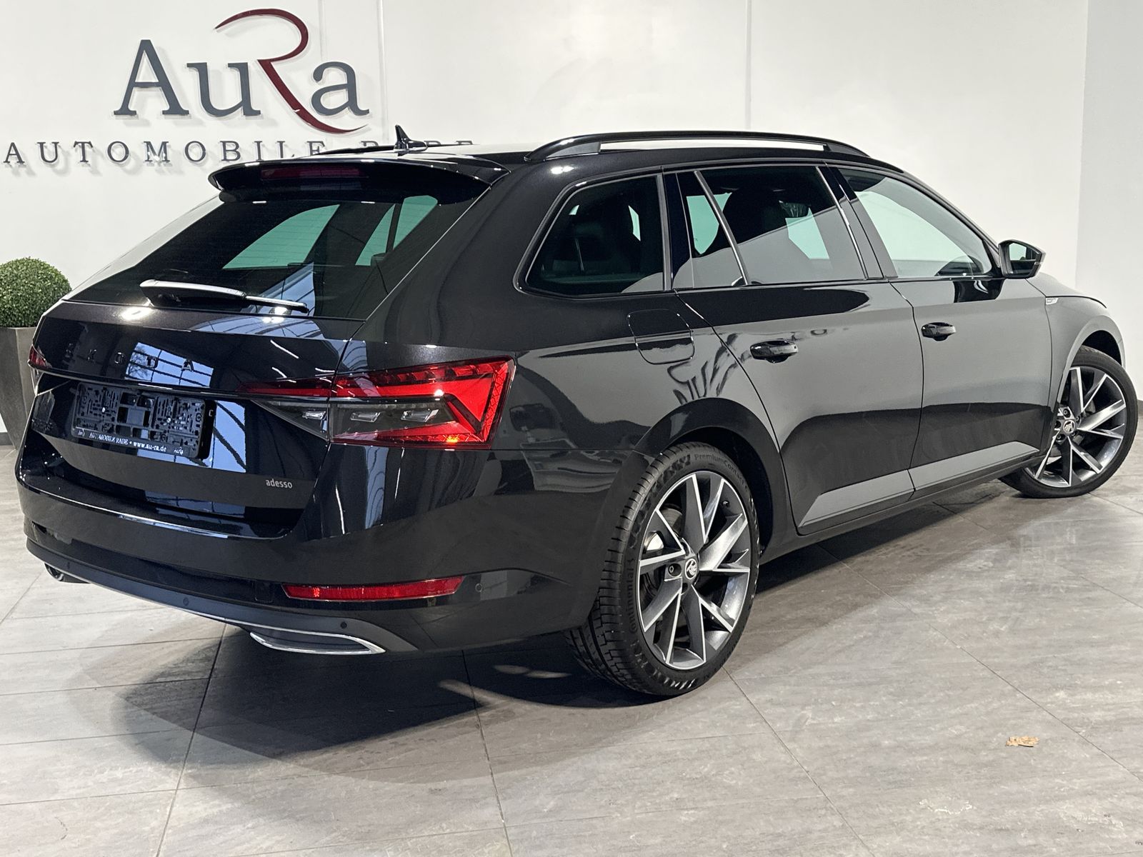 Fahrzeugabbildung SKODA Superb Combi Sportline NAV+LED+AHK+KAMERA+ACC+VC