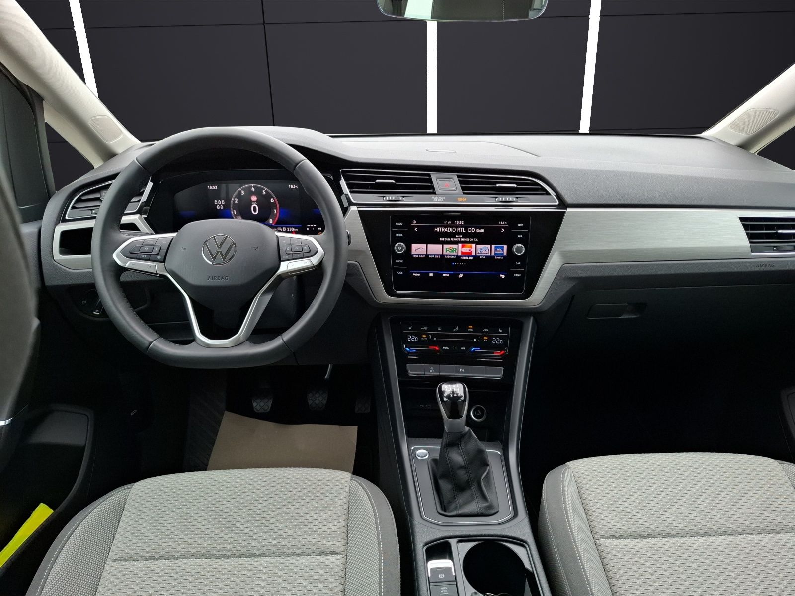 Fahrzeugabbildung Volkswagen Touran TSI Comfortline 7-Si Navi AID ACC PDC SH