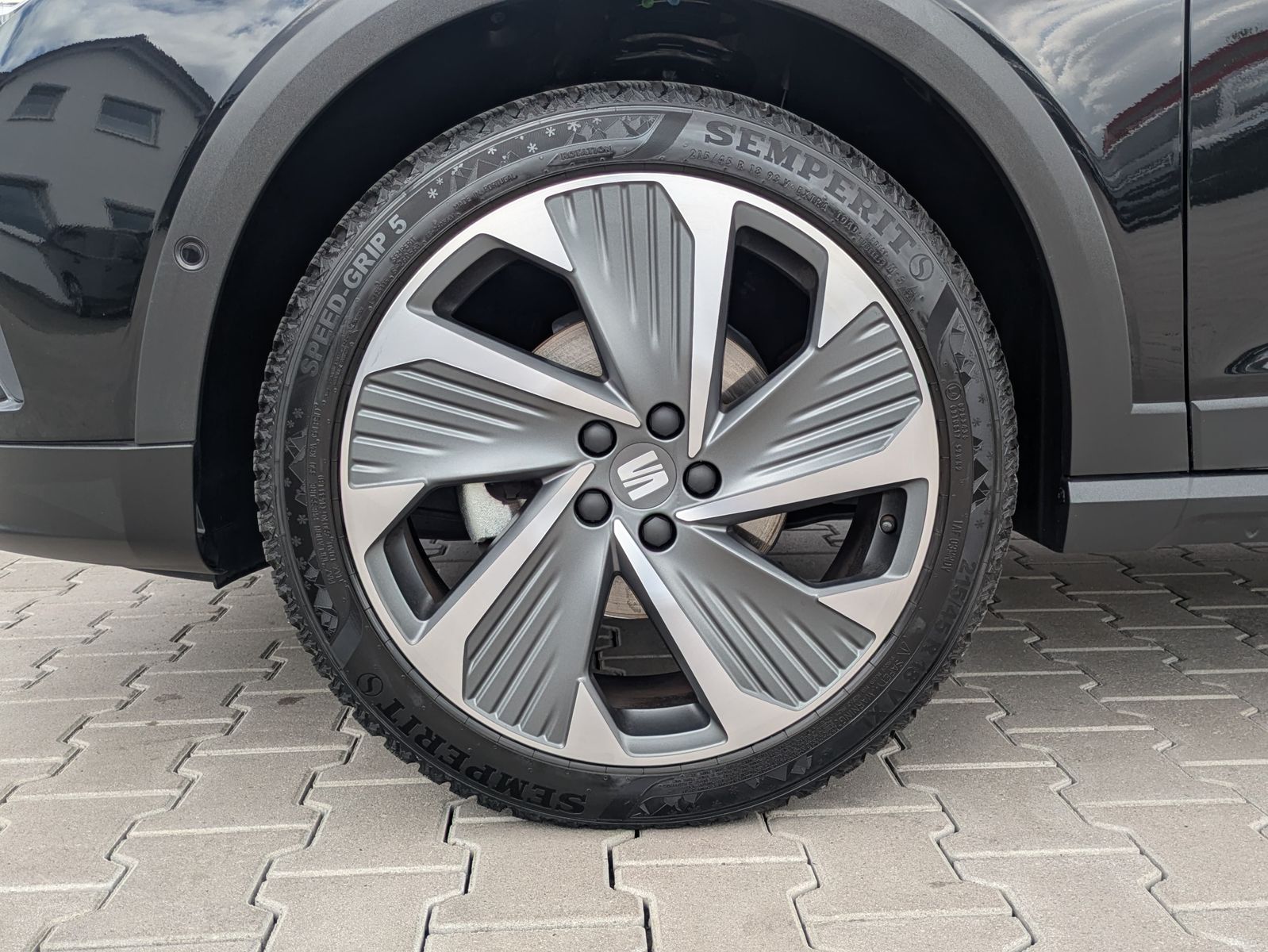 Fahrzeugabbildung SEAT Arona 1.0 TSI FR DSG AHK*ACC*LED*APP*DAB*KAMERA