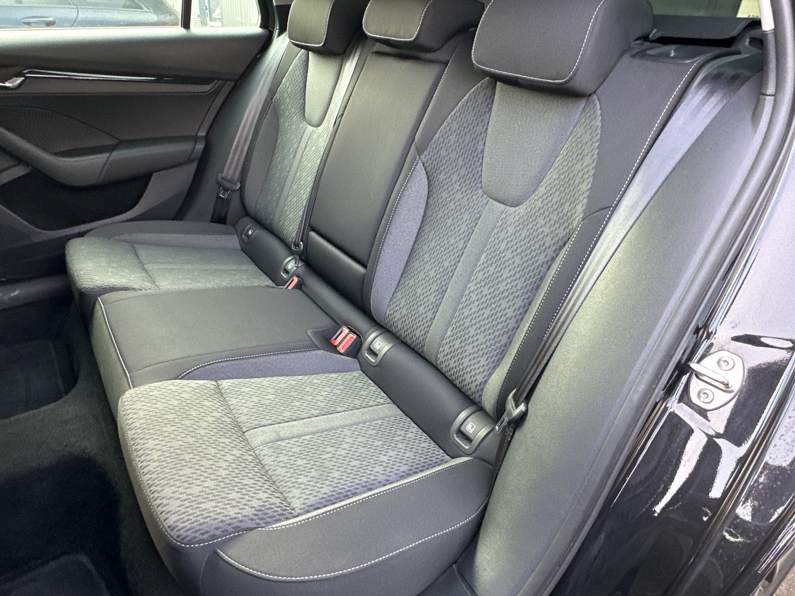 Fahrzeugabbildung SKODA Octavia Combi 2.0 TDI DSG Clever NAV+LED+ACC+KAM