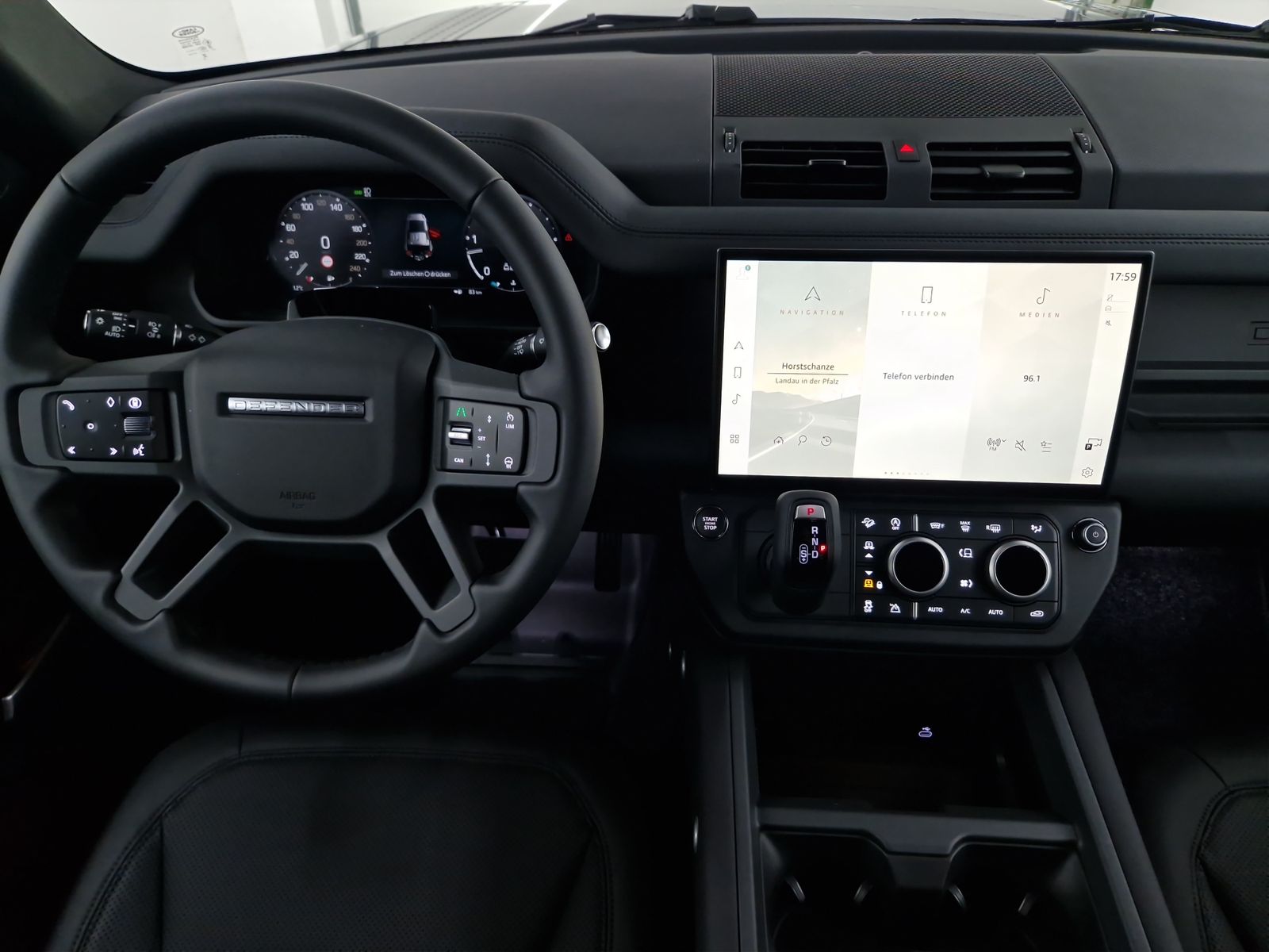 LAND ROVER Defender D250 X-Dynamic SE AHK Pano – Bild 15