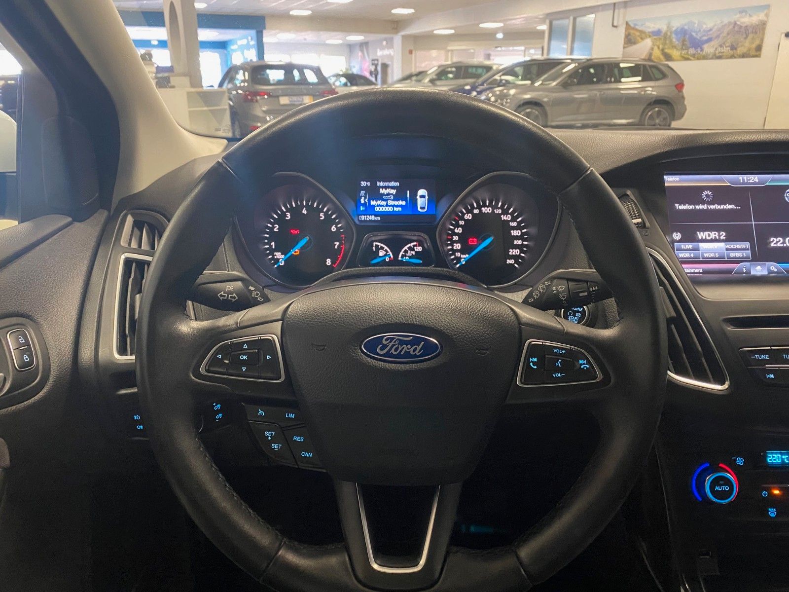 Fahrzeugabbildung Ford Focus 1.0 EcoBoost Titanium+NAVI+TELEFON+ALU+BC+