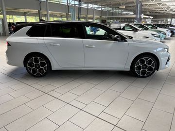 Fotografie des Opel Astra Sports Tourer 1.2 Turbo GS