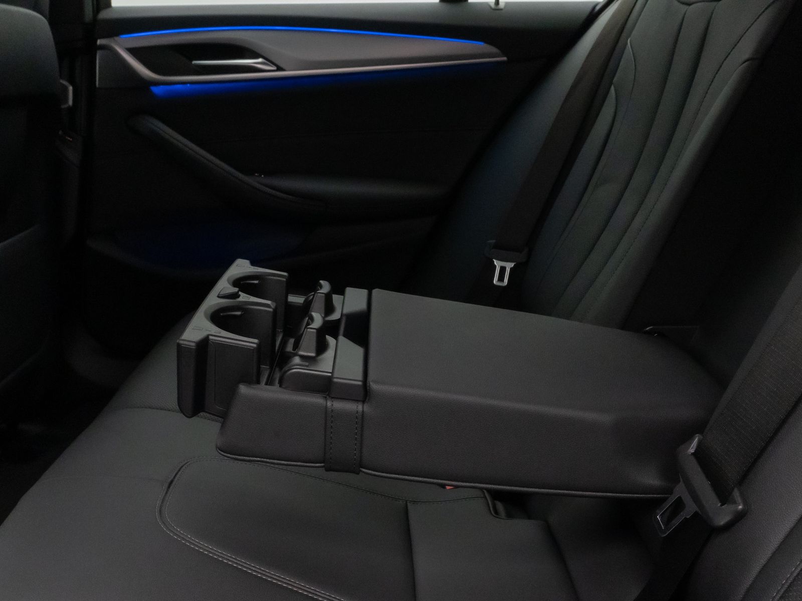 Fahrzeugabbildung BMW 520d Kamera DAB 4xKlima Leder M Sport AHK Alarm