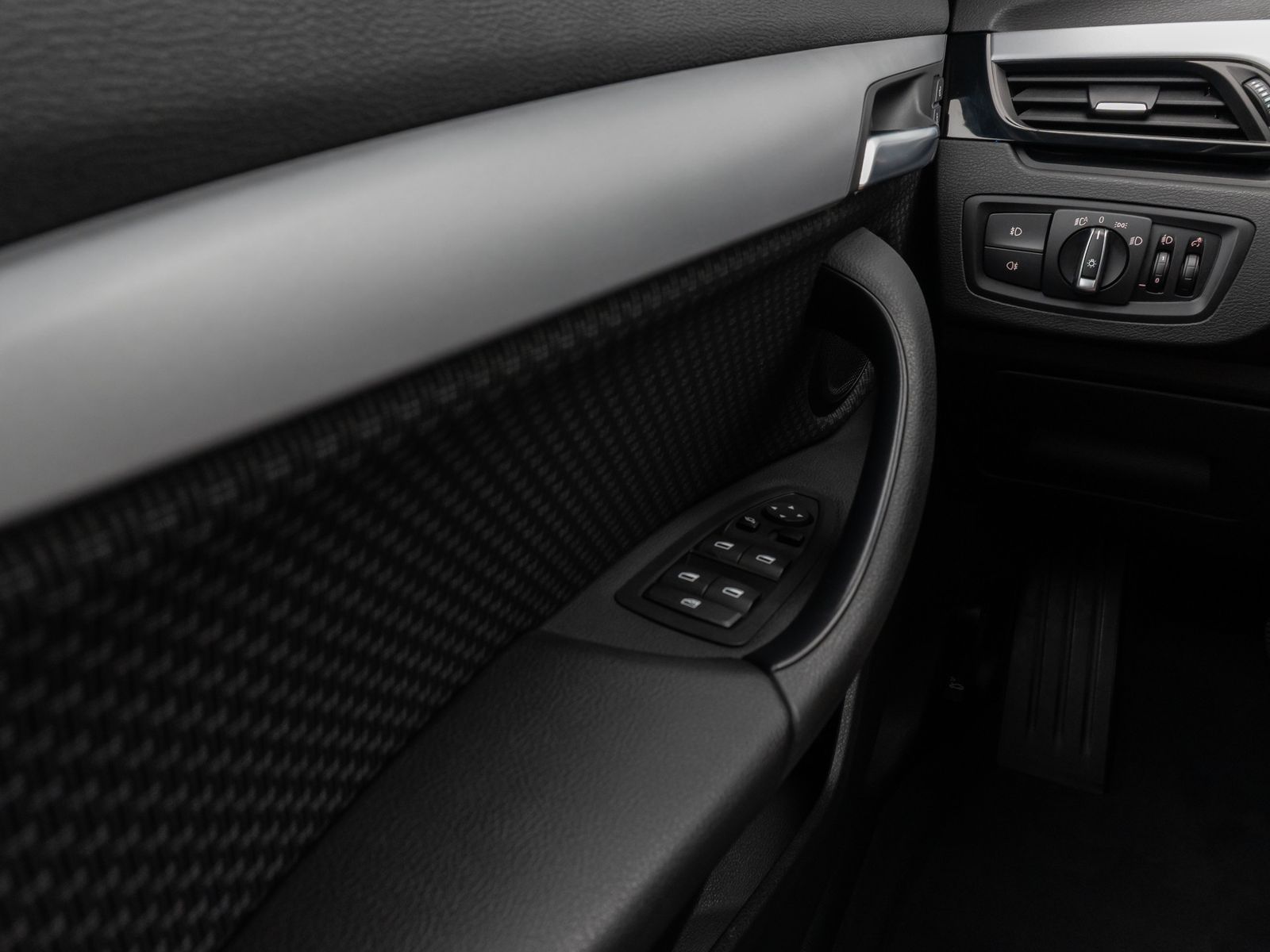 Fahrzeugabbildung BMW X1 xD25e Parkassist DAB Lordos Geschwindigkeitsr