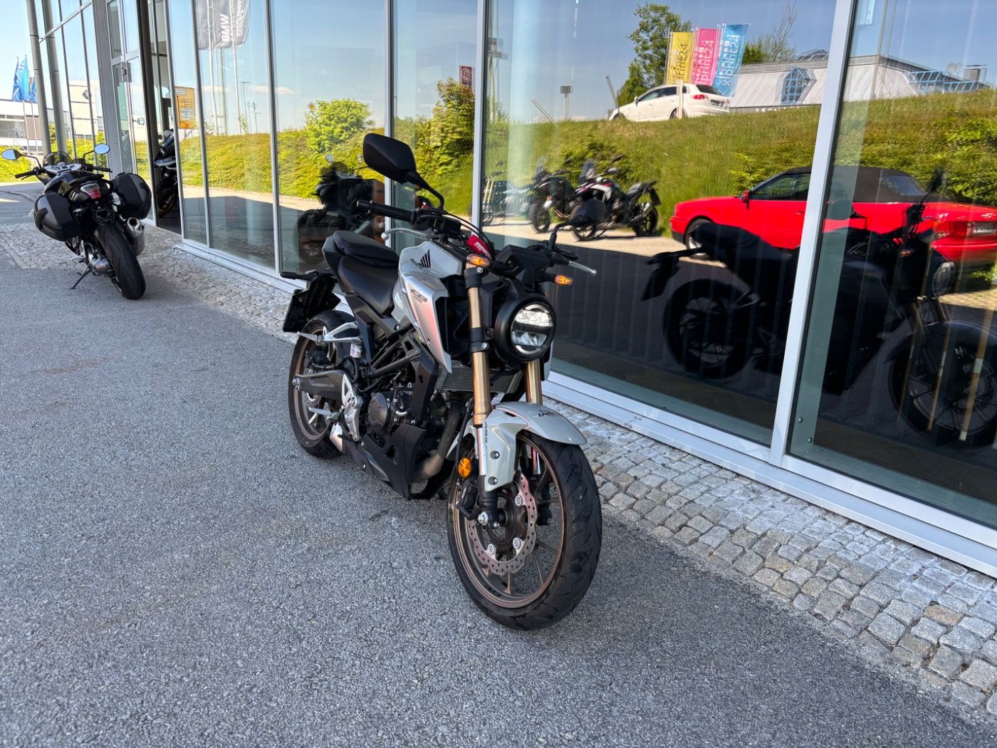 Fahrzeugabbildung Honda CB 125 R mit Tieferlegung