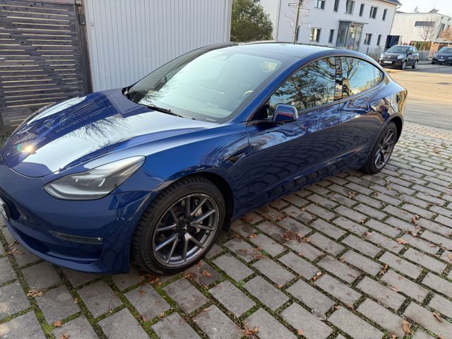 Tesla Model 3 Allradantrieb mit Dualmotor Long Ran...