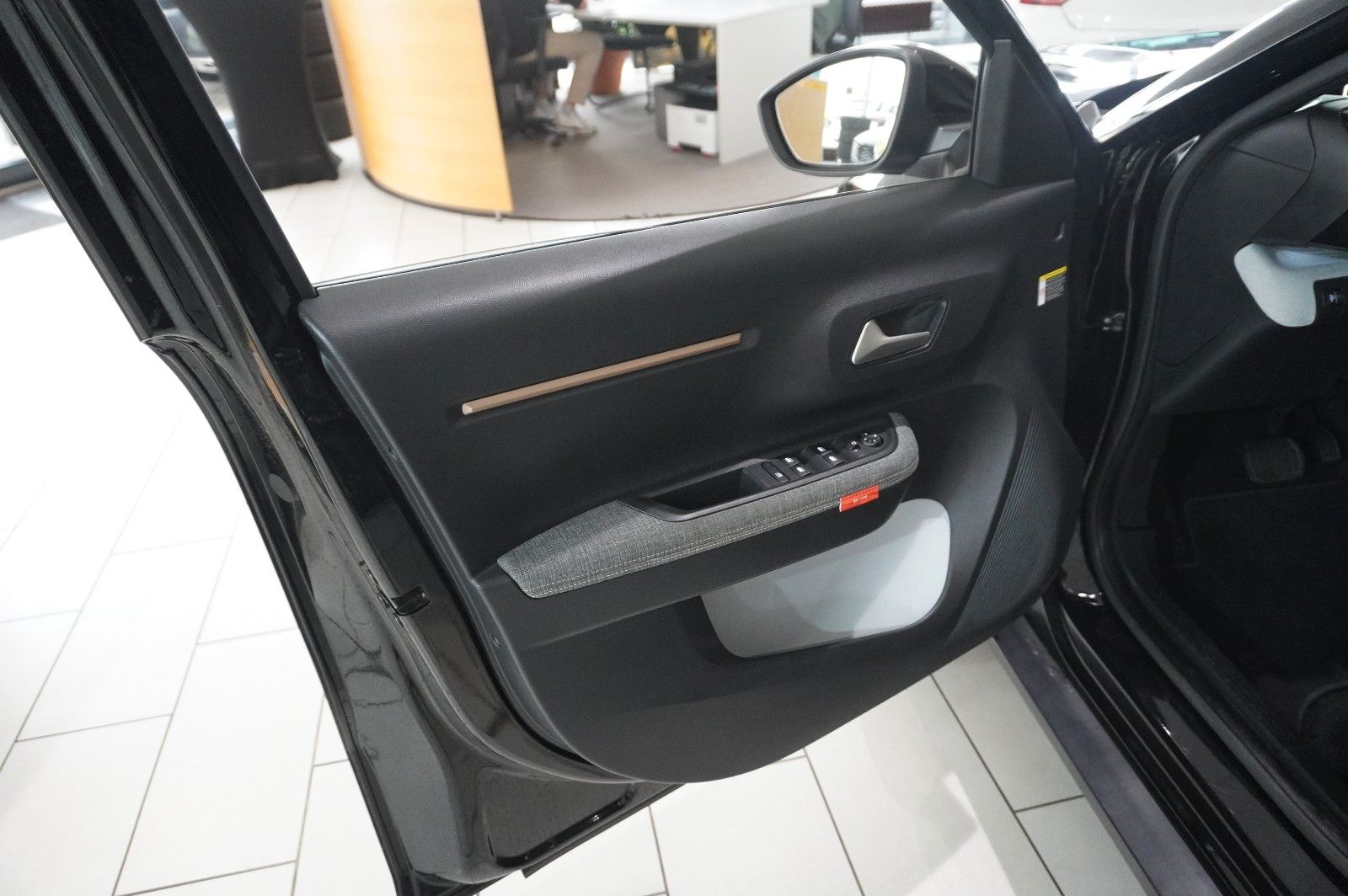 Fahrzeugabbildung Citroën C3 Aircross 1.2 HYBRID PLUS DSC NAVI/LED/KAMERA