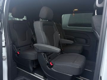 Mercedes V 220 - 11
