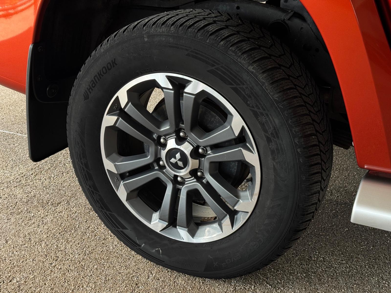 Mitsubishi L200 Top D-Kab 4WD H-Top *STHZ*SHZ*APP*AHK*19%*