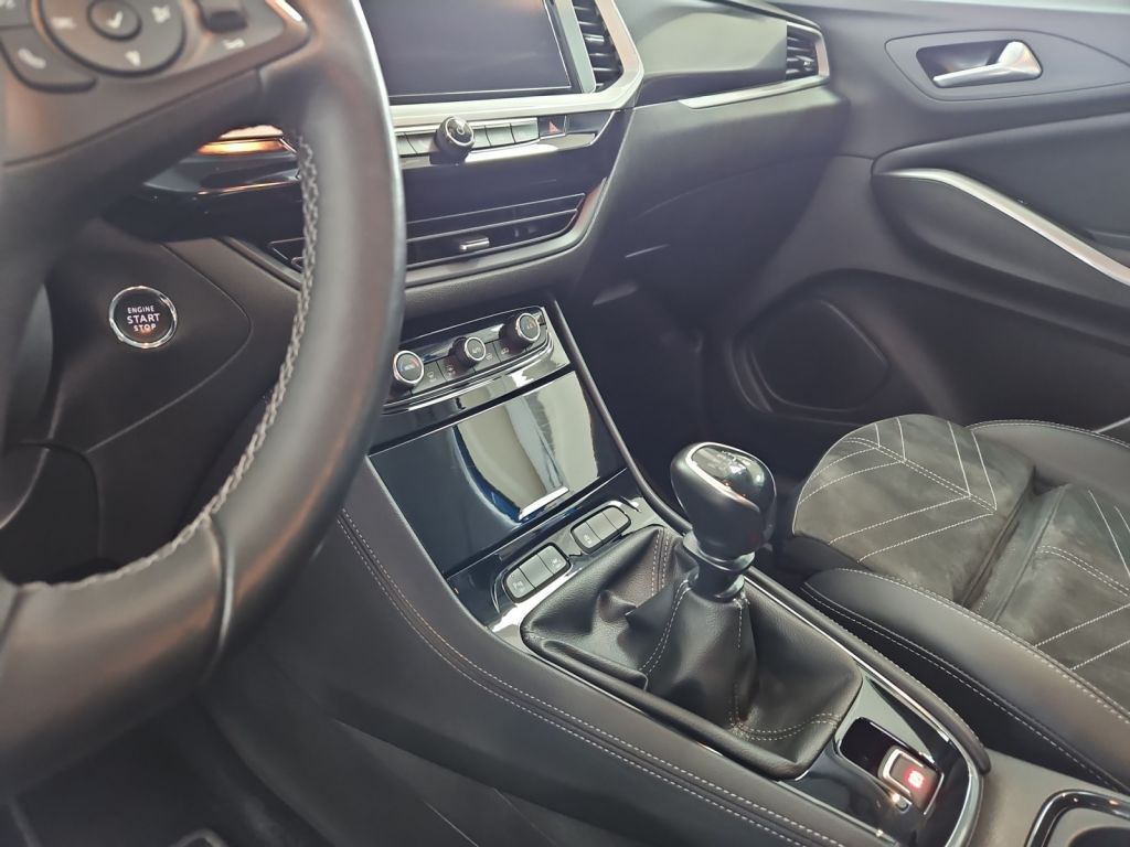 Fahrzeugabbildung Opel Grandland 1.2 DI Elegance Navi LED-Matrix Park&G