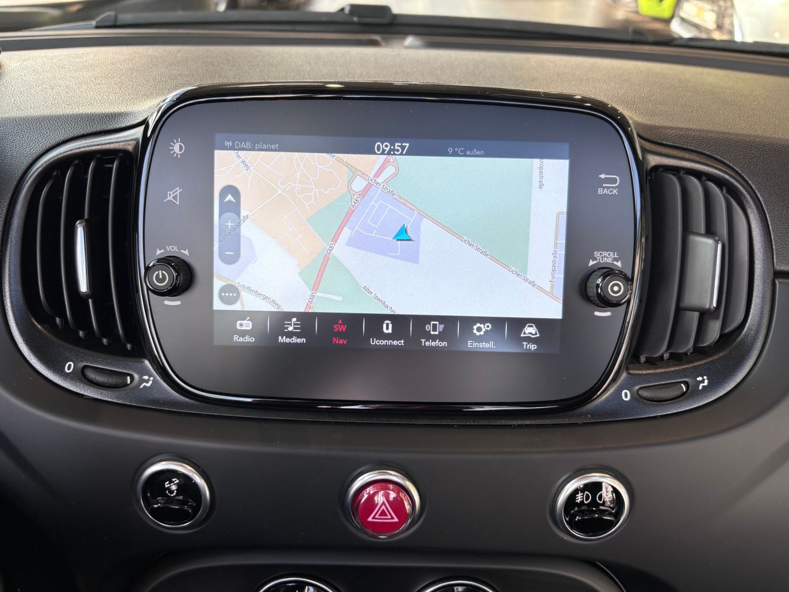 Fahrzeugabbildung Abarth 695C Automatik KLIMA NAV BEATS LEDER SHZ