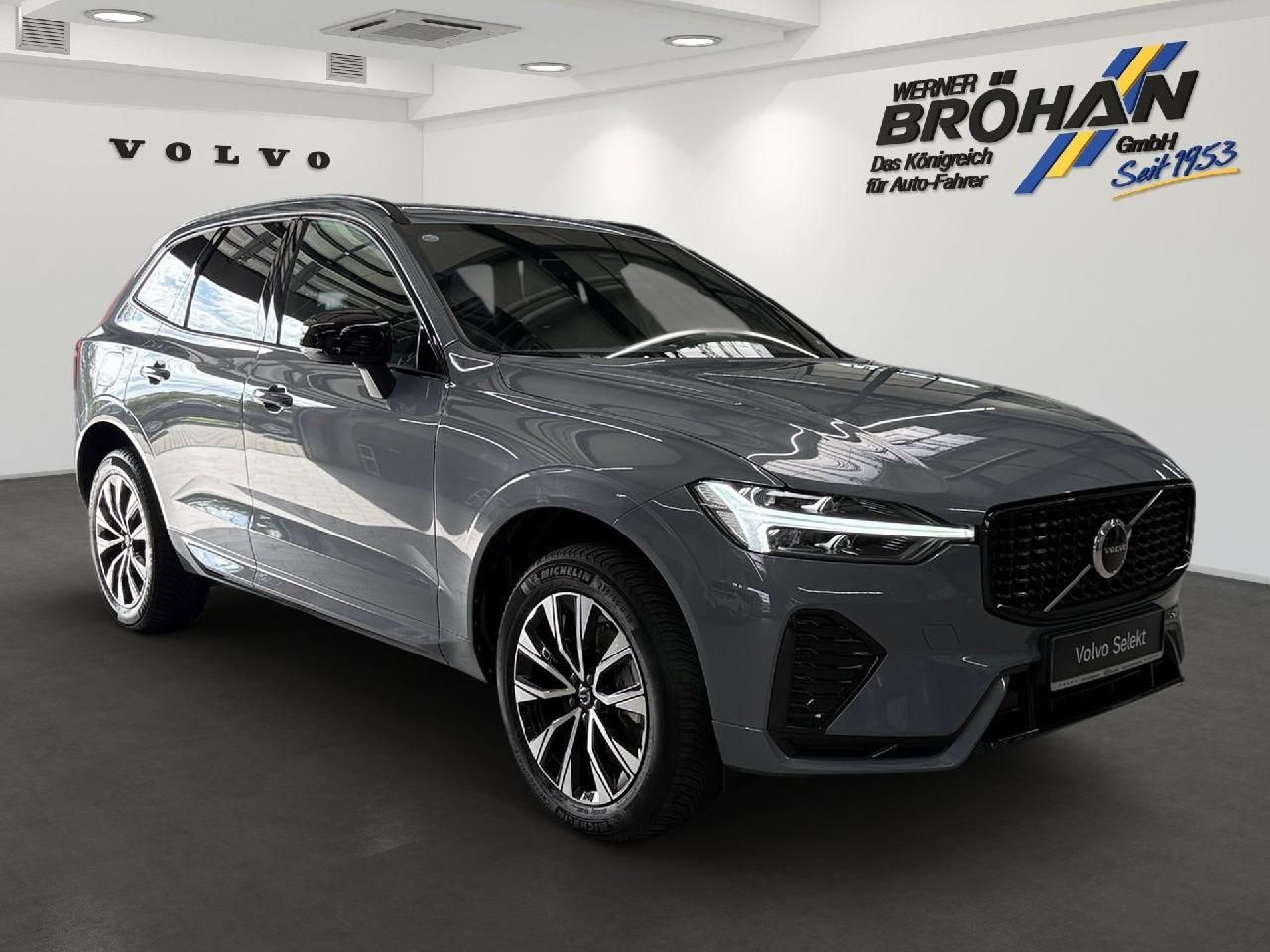 Fahrzeugabbildung Volvo XC60 Plus Dark 2WD