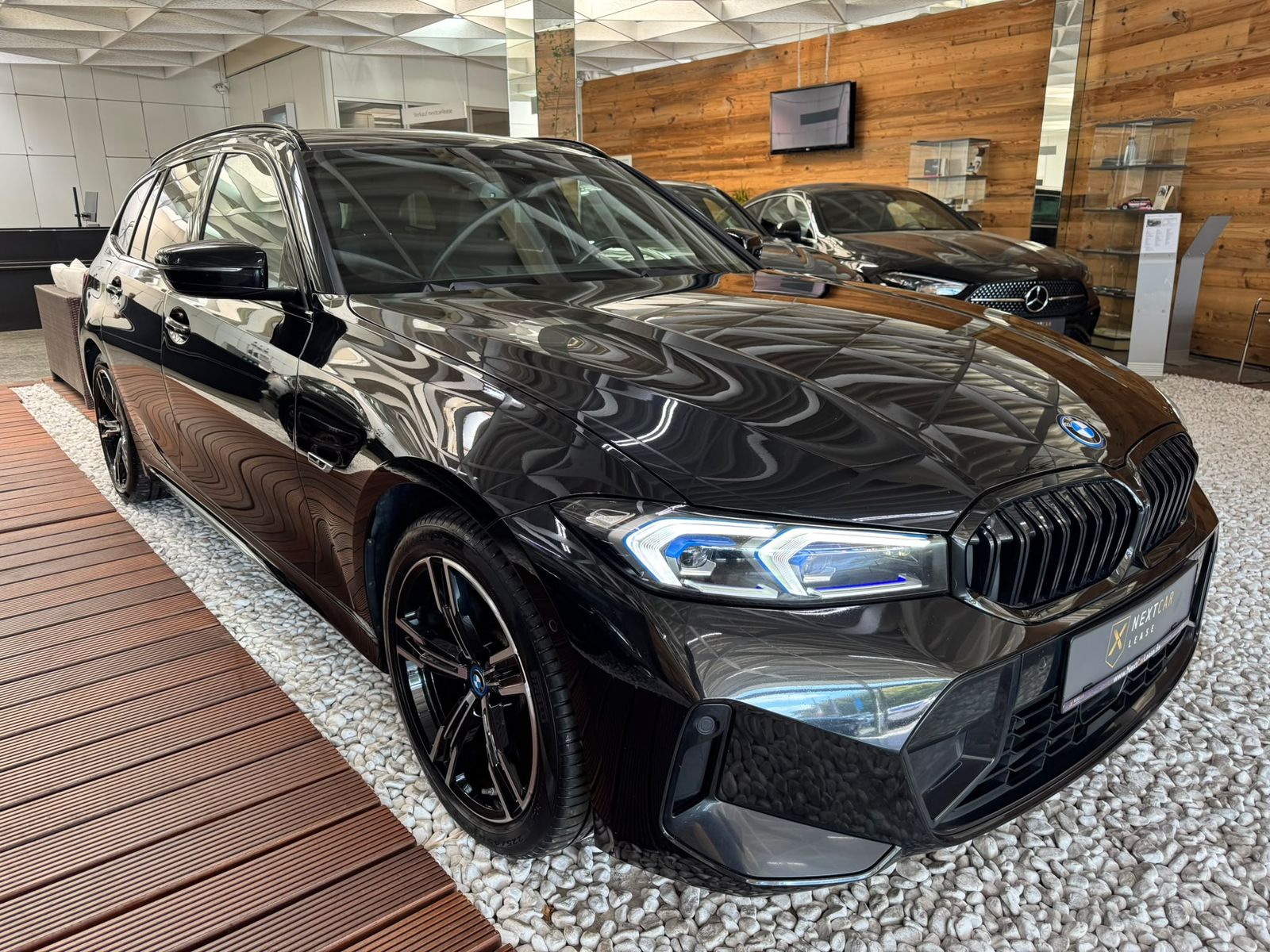 BMW 3 330e M Sport AHK H/K Kam DrvAssPLUS Shadow imagem 3