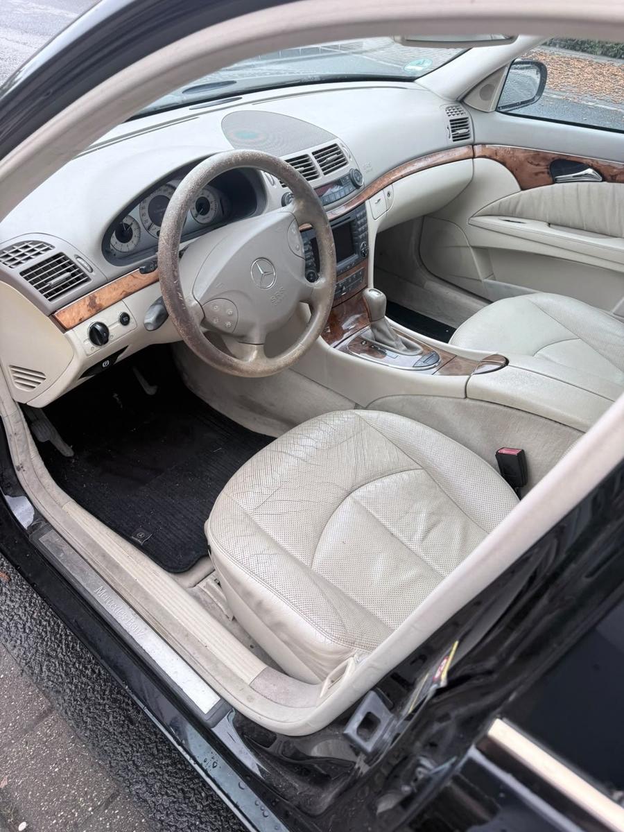 Mercedes-Benz E500 2005 — photo 9
