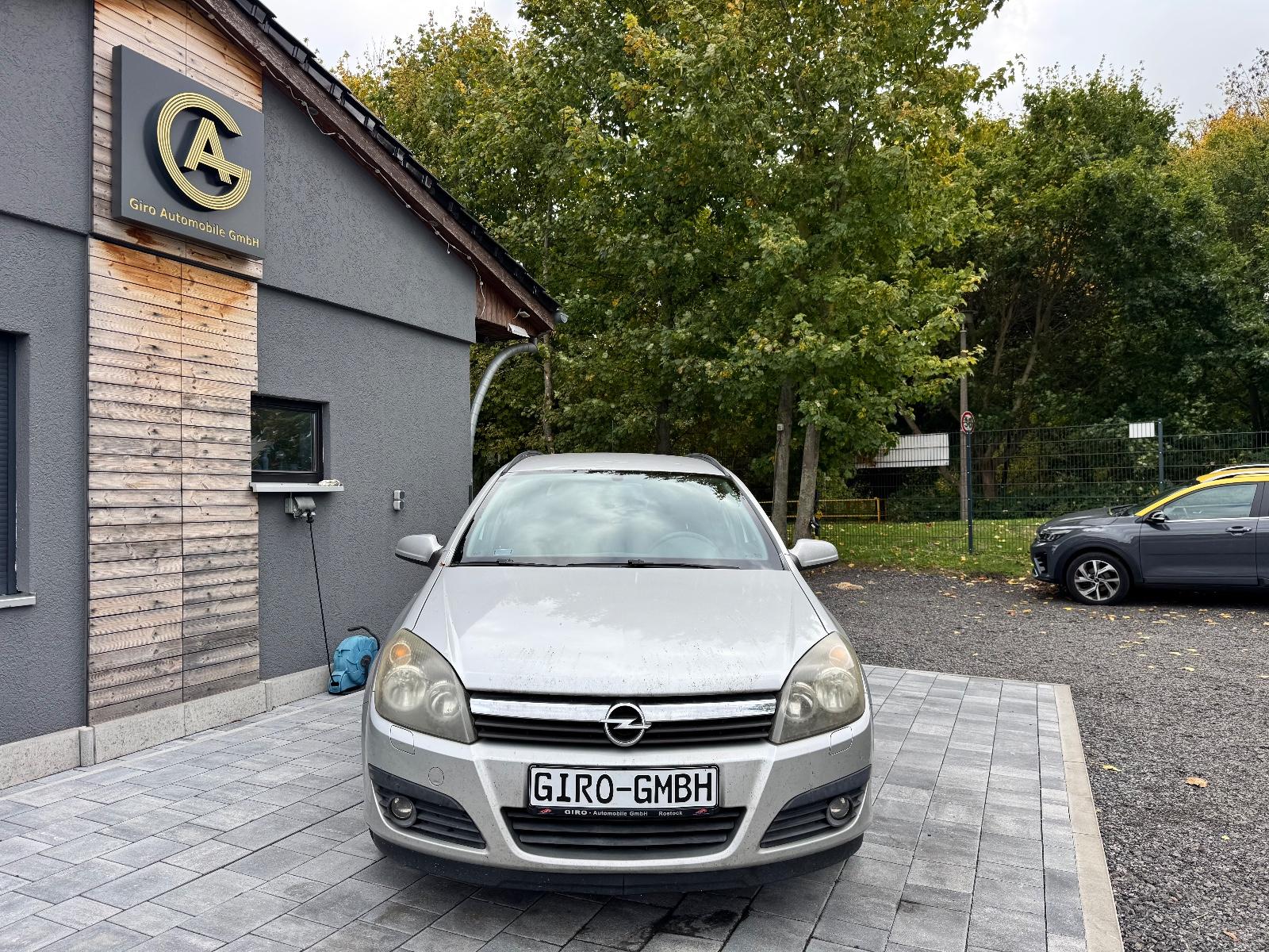 Opel Astra 2006 — салон