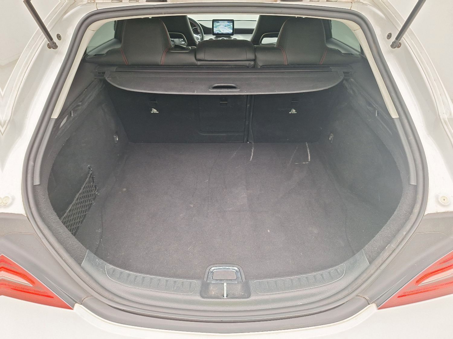 Fahrzeugabbildung Mercedes-Benz CLA 180 SB AMG-LINE/NAVI/LED/LEDER/PANO/SHZ