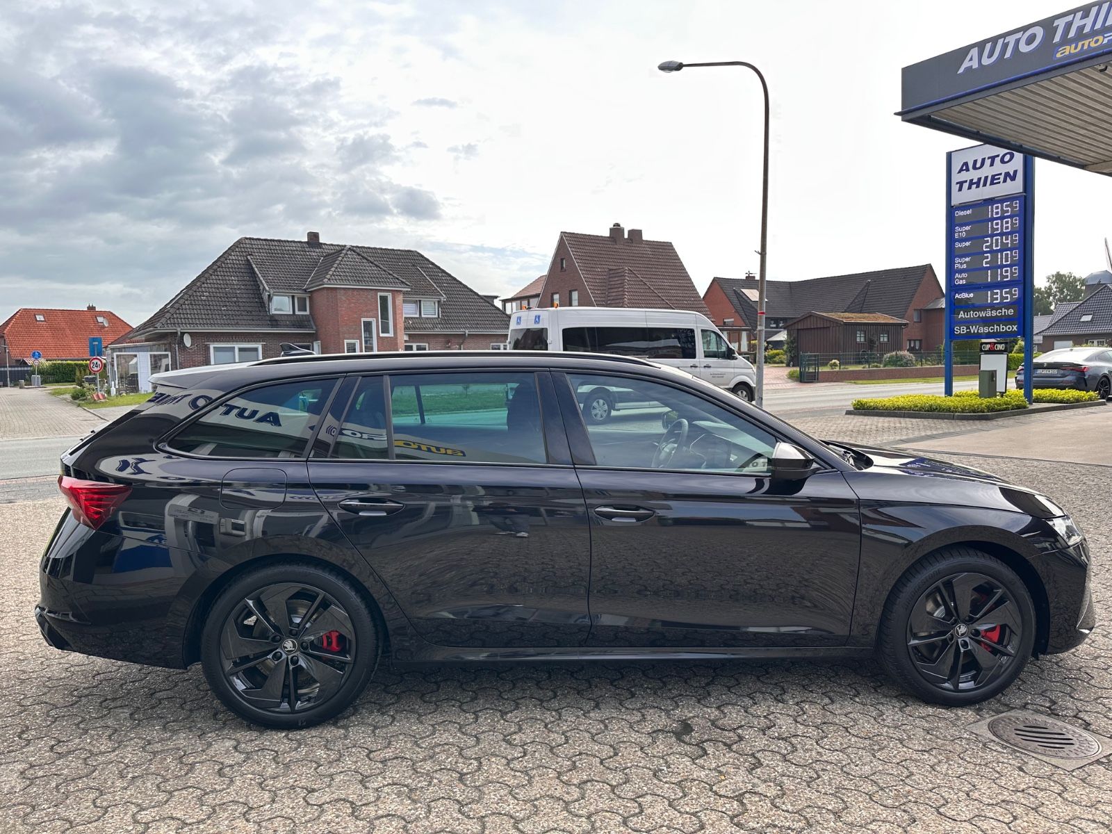 Fahrzeugabbildung SKODA Octavia RS Combi 2.0 TSI Pano/360°/Matrix/ACC
