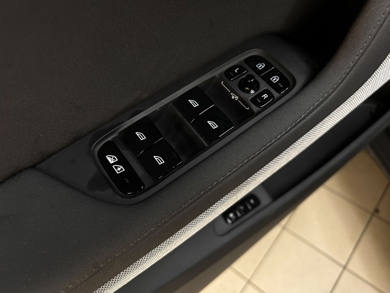 Fahrzeugabbildung Polestar 2 LED+SHZ+NAVI+KEYLESS+ACC+360°+DAB+20"+
