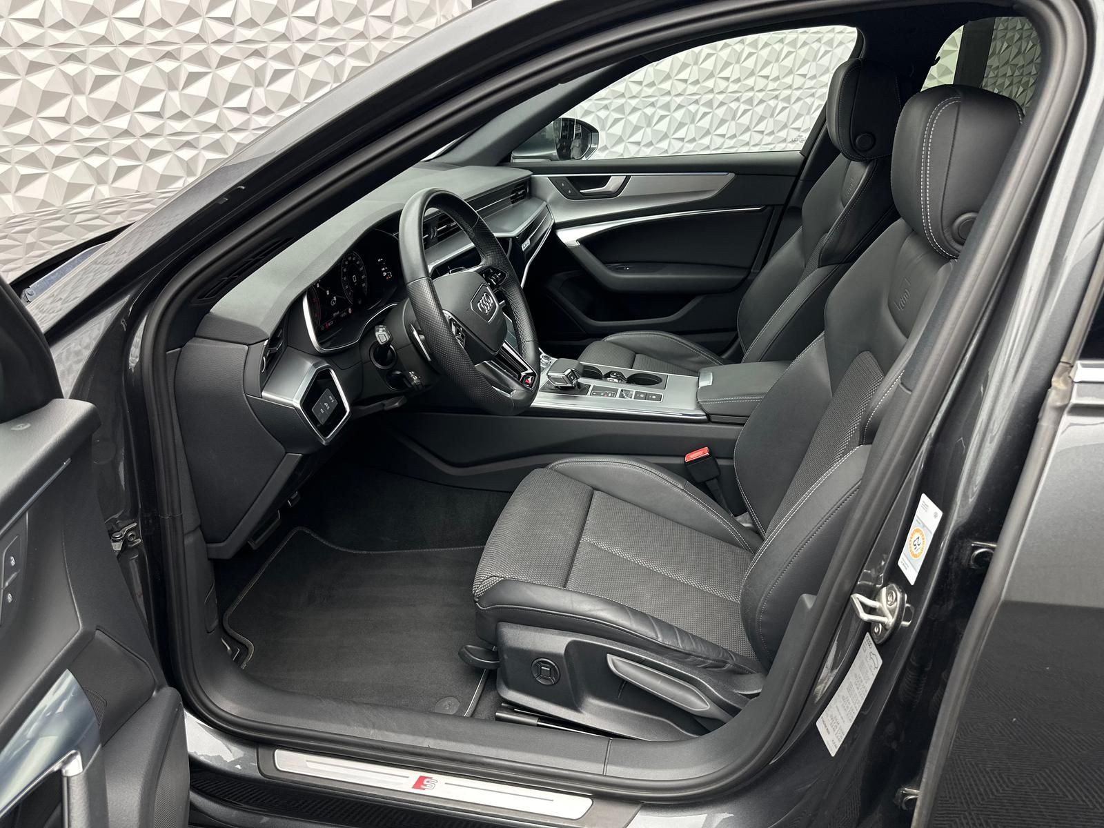Fahrzeugabbildung Audi A6 45 TDI QUA/S-LINE PLUS/MATRIX/AHK/ACC/VIRTUAL