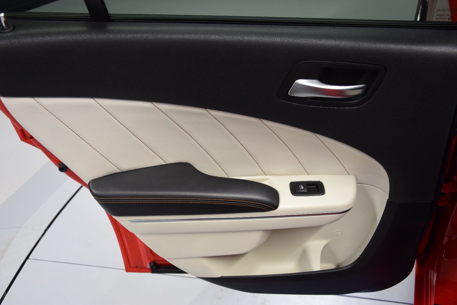 Fahrzeugabbildung Dodge Charger Schiebedach Sitzl Bi-Colo Alpine LED NAV
