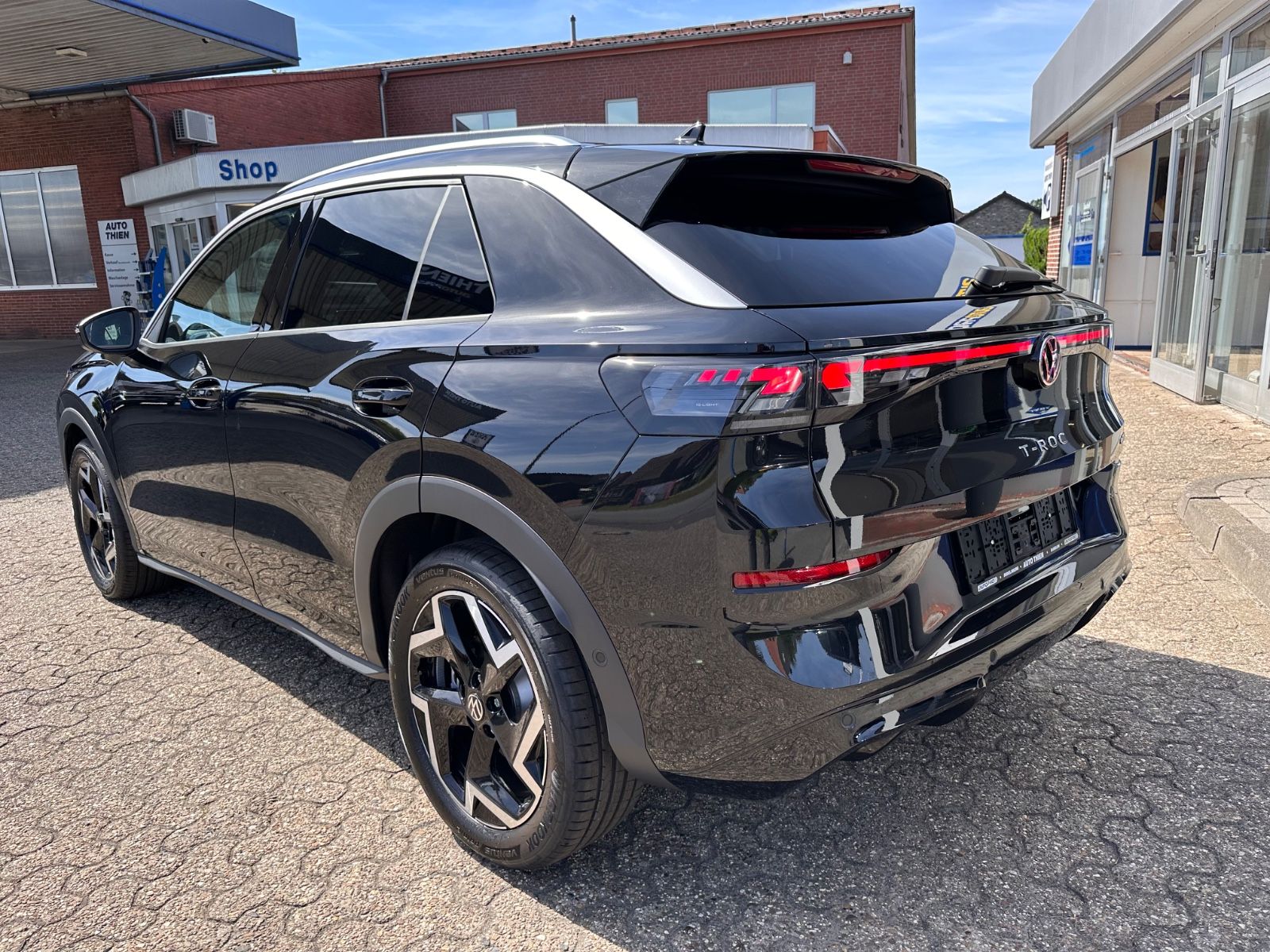Fahrzeugabbildung Volkswagen T-Roc R Line 1.5 eTSI DSG APP/ACC/AHK/LED/eHeck
