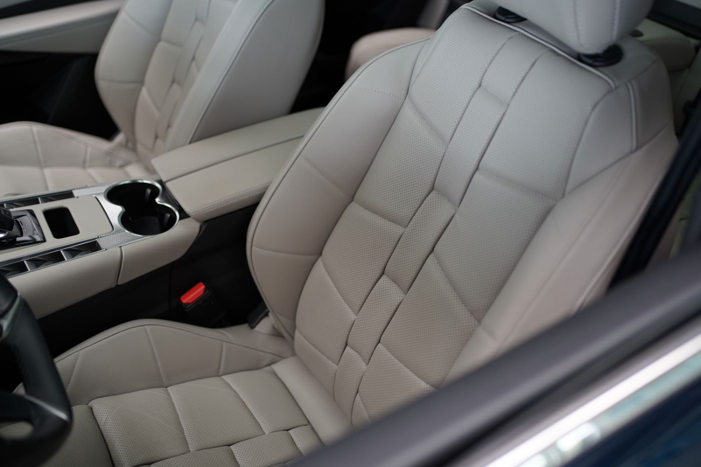 Fahrzeugabbildung DS Automobiles DS7 BlueHDi 130 EAT8 Opera Anhängerkupplung Foca