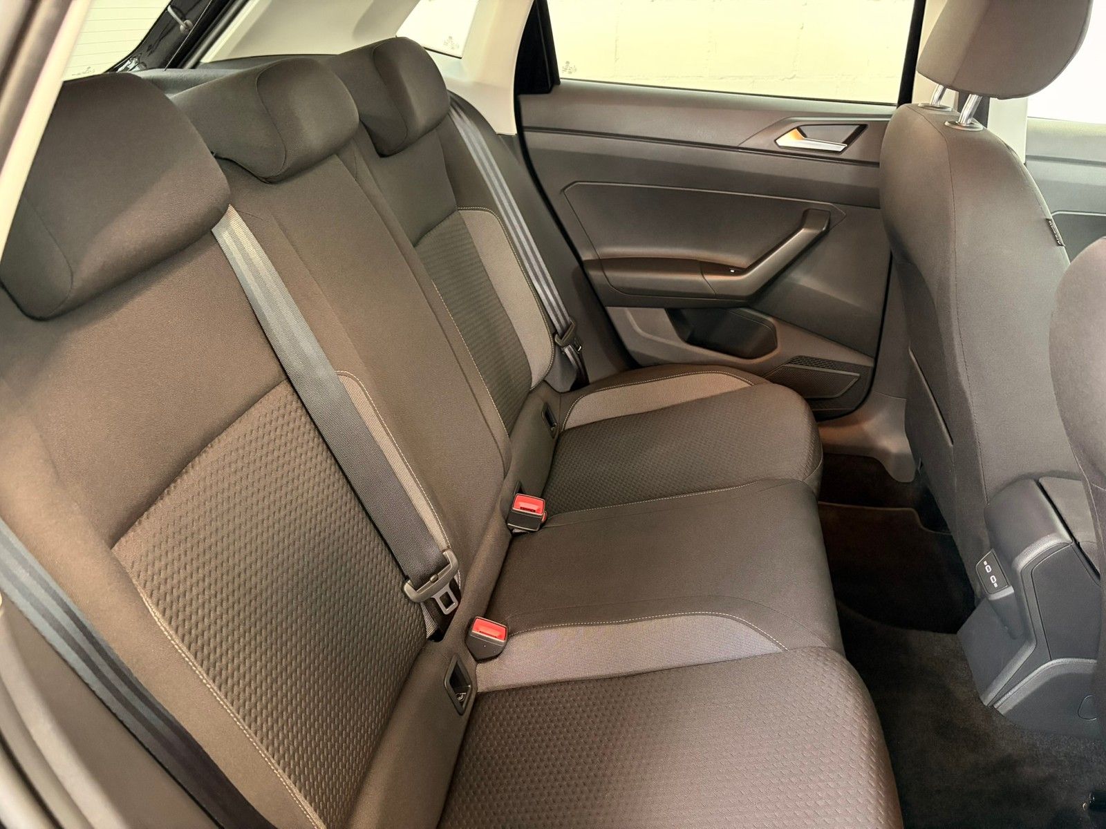 Fahrzeugabbildung Volkswagen Polo Life 1.0 TSI +Navi + IQ.Drive + Climatronic