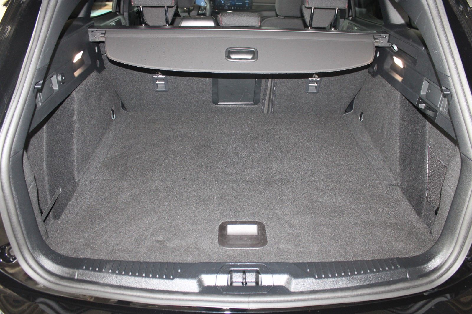 Fahrzeugabbildung Ford Focus ST-Line X Aut. LED ACC Pano HUD WinterPak.