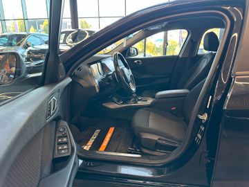 BMW 120 i *HEAD-UP*StandHZ*AHK*SPORT*2-ZONEN*CARPLAY