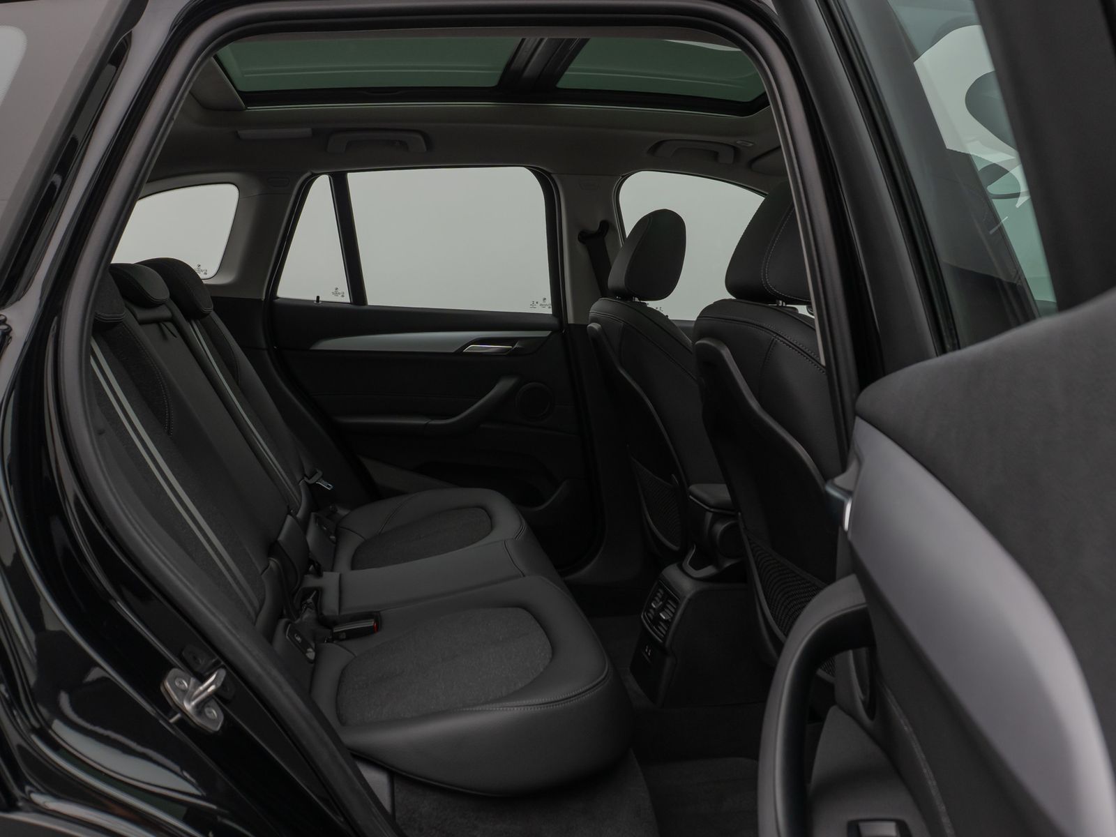 Fahrzeugabbildung BMW X1 xD25e Panorama DAB Navi Parkassistent Sport