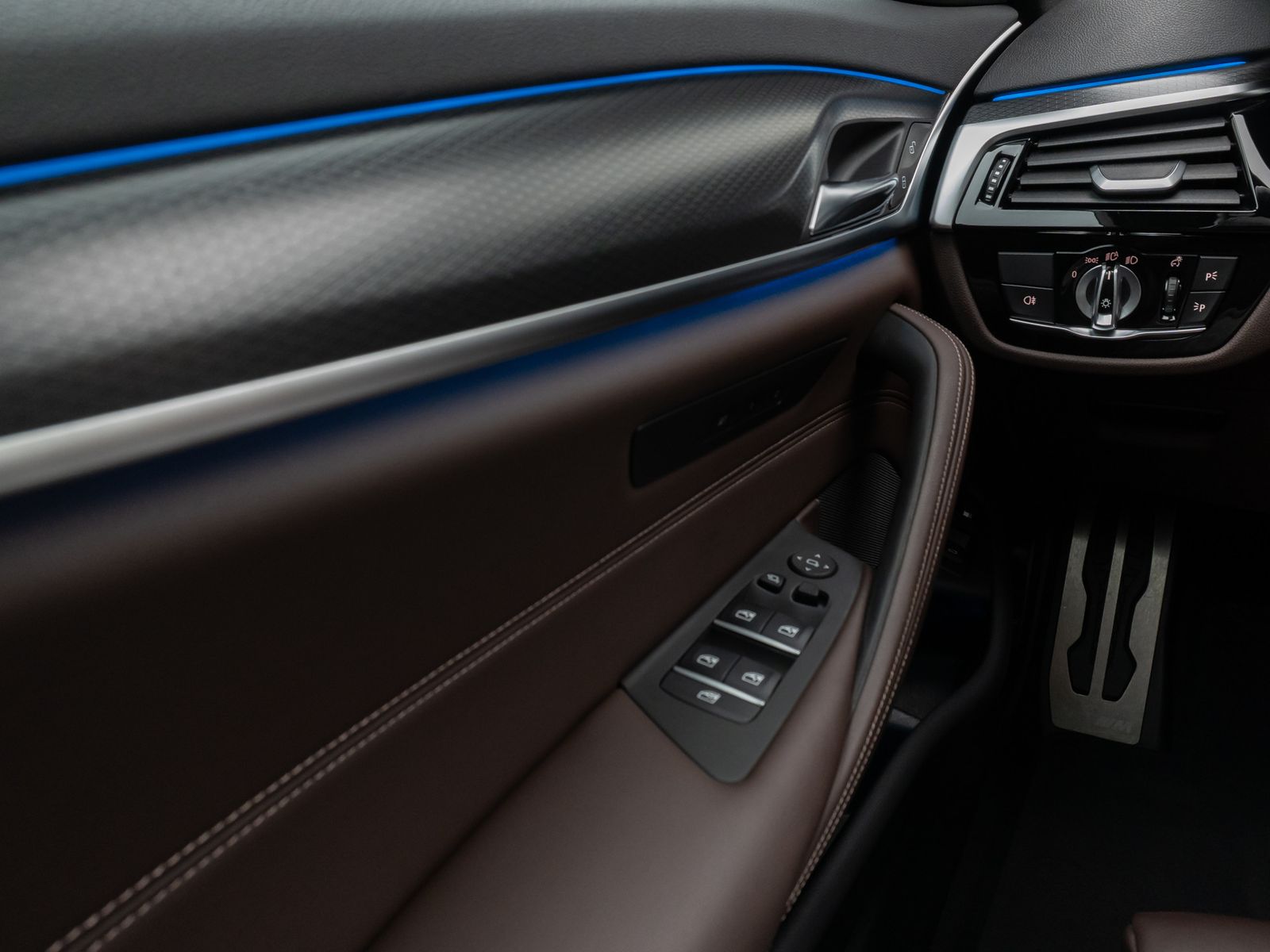 Fahrzeugabbildung BMW 530e M Sport Kamera DAB DrivAssist Komfort AHK