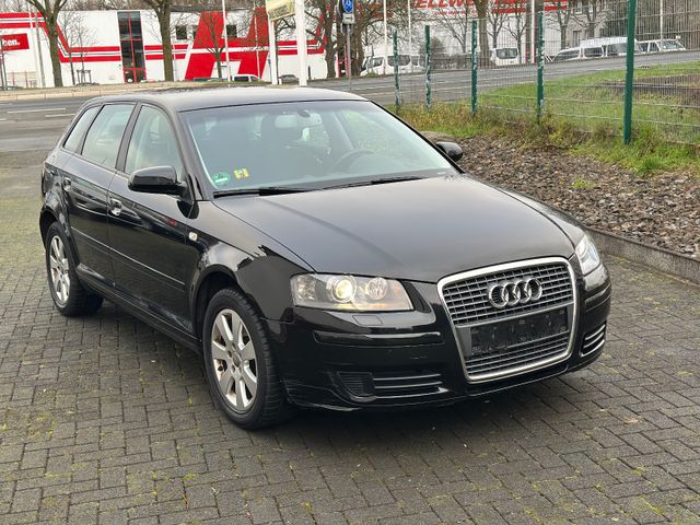 Audi A3 Sportback 1.6 Ambiente-Xenon-Klima-AHK-