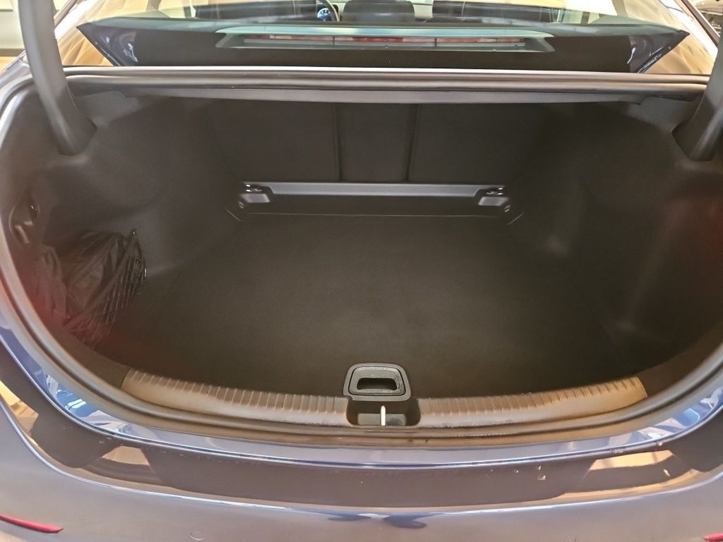 Fahrzeugabbildung Mercedes-Benz C 200 Avantg. ACC LED Navi Winterpaket 360° DAB