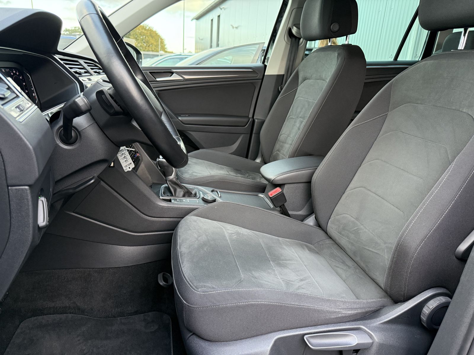 Fahrzeugabbildung Volkswagen Tiguan 4M DSG Elegance NAV+LED+AHK+VCOCK+360°+PP