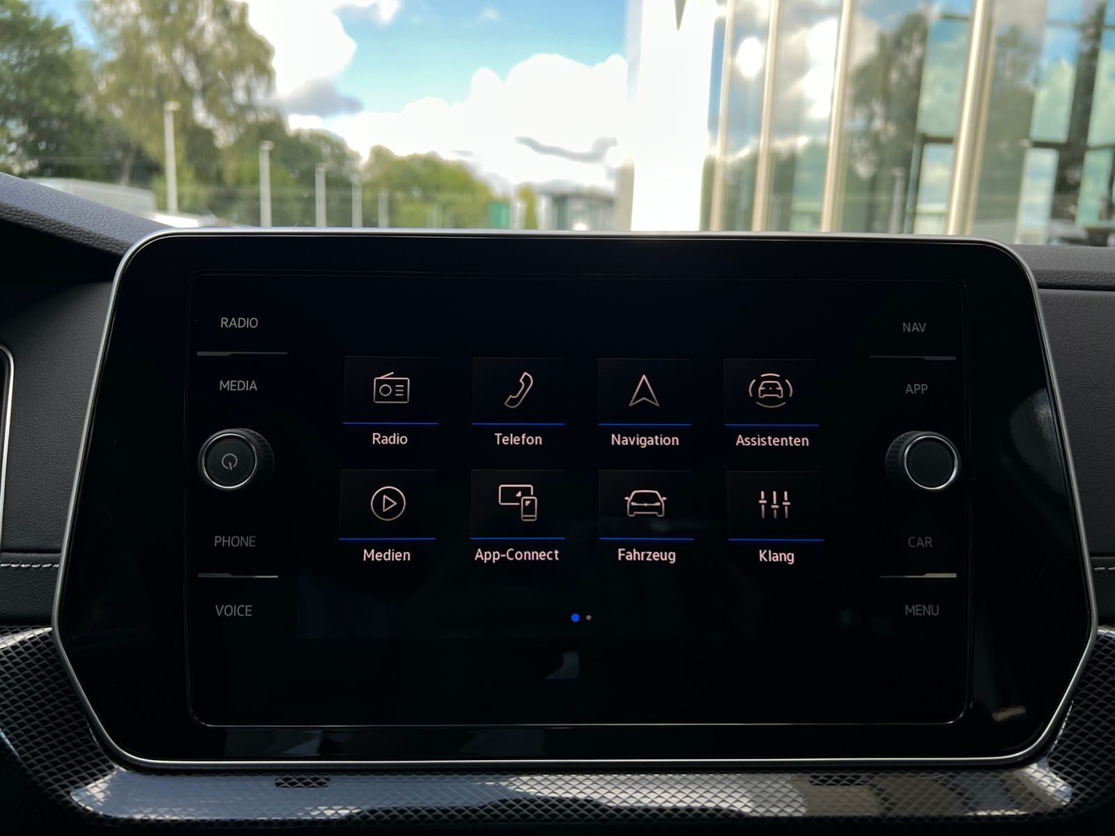 Fahrzeugabbildung Volkswagen T-Cross R-Line 1.5 TSI DSG *AHK, IQ.LIGHT, ACC,