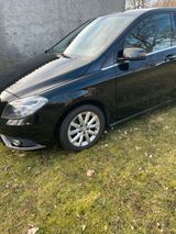 Mercedes-Benz B 180 BlueEFFICIENCY - - Mercedes-Benz B 180: Blueefficiency