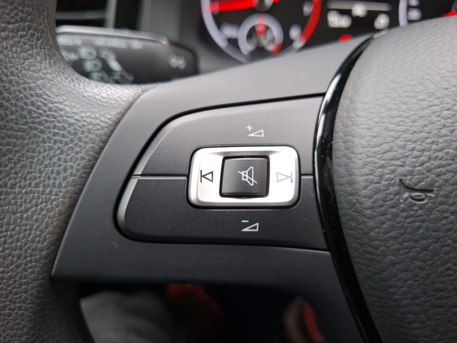 Fahrzeugabbildung Volkswagen Polo 1.0 Comfortline Klima DAB PDC
