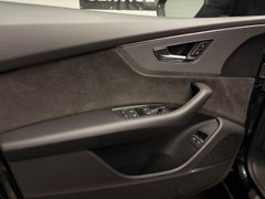 AUDI Q8 55 TFSI quattro LENKRAD-,SITZHZG AHK HEADUP