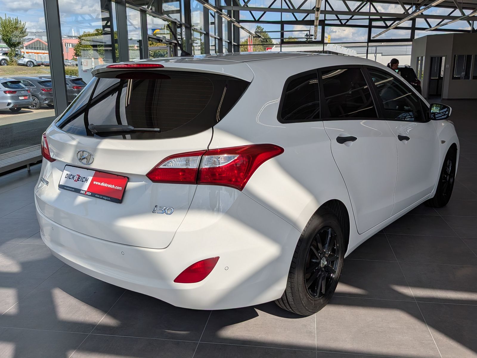 Fahrzeugabbildung Hyundai i30 1.6 Classic PDC Tempomat Bluetooth LHz SHz