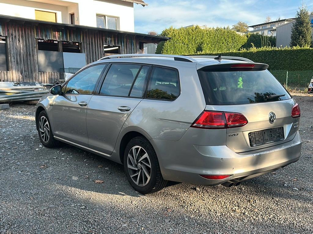 Volkswagen Golf 2015 — салон