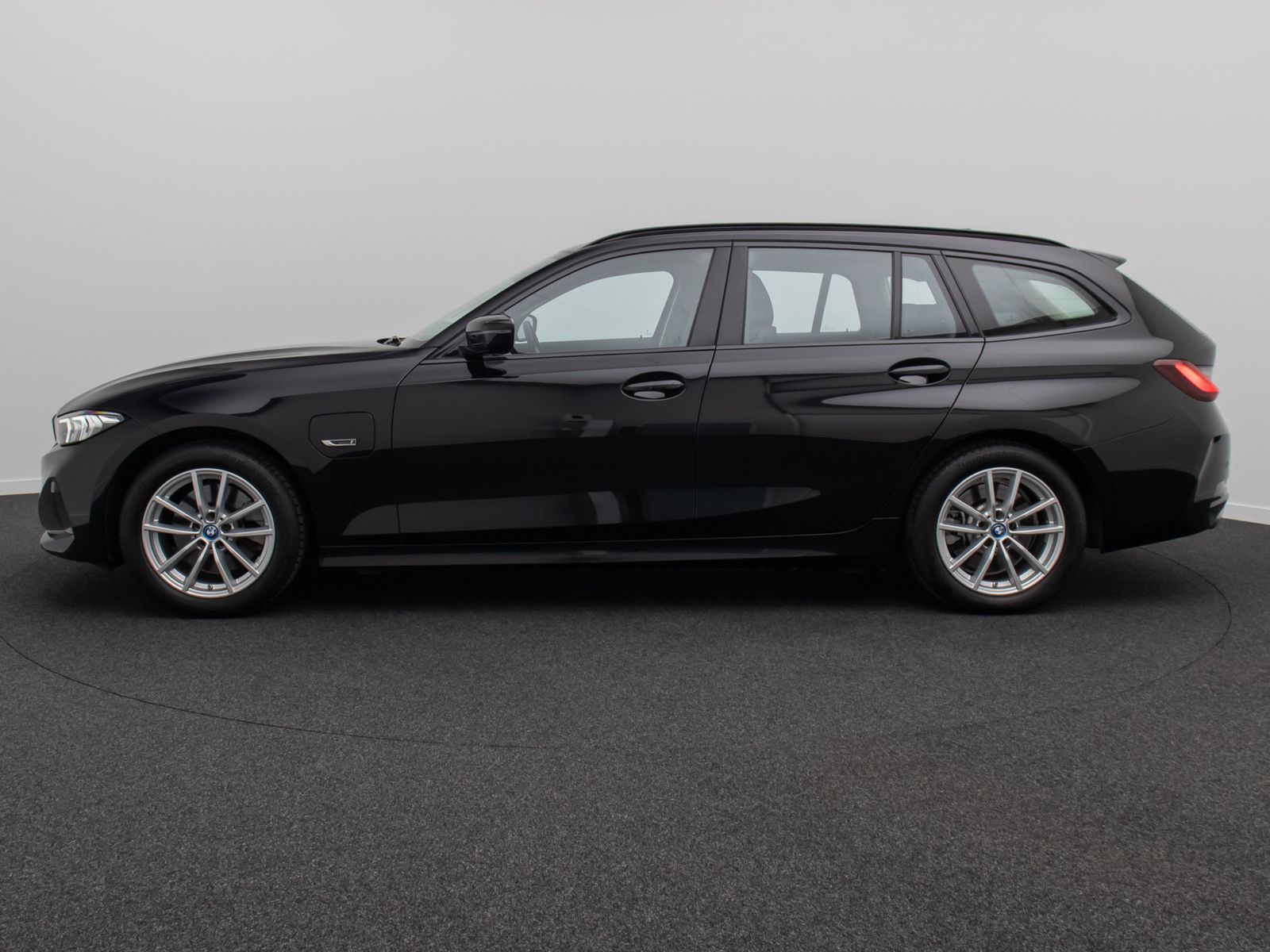 Fahrzeugabbildung BMW 330e DAB Widscreen Geschwindigkeitsreg Sport PDC