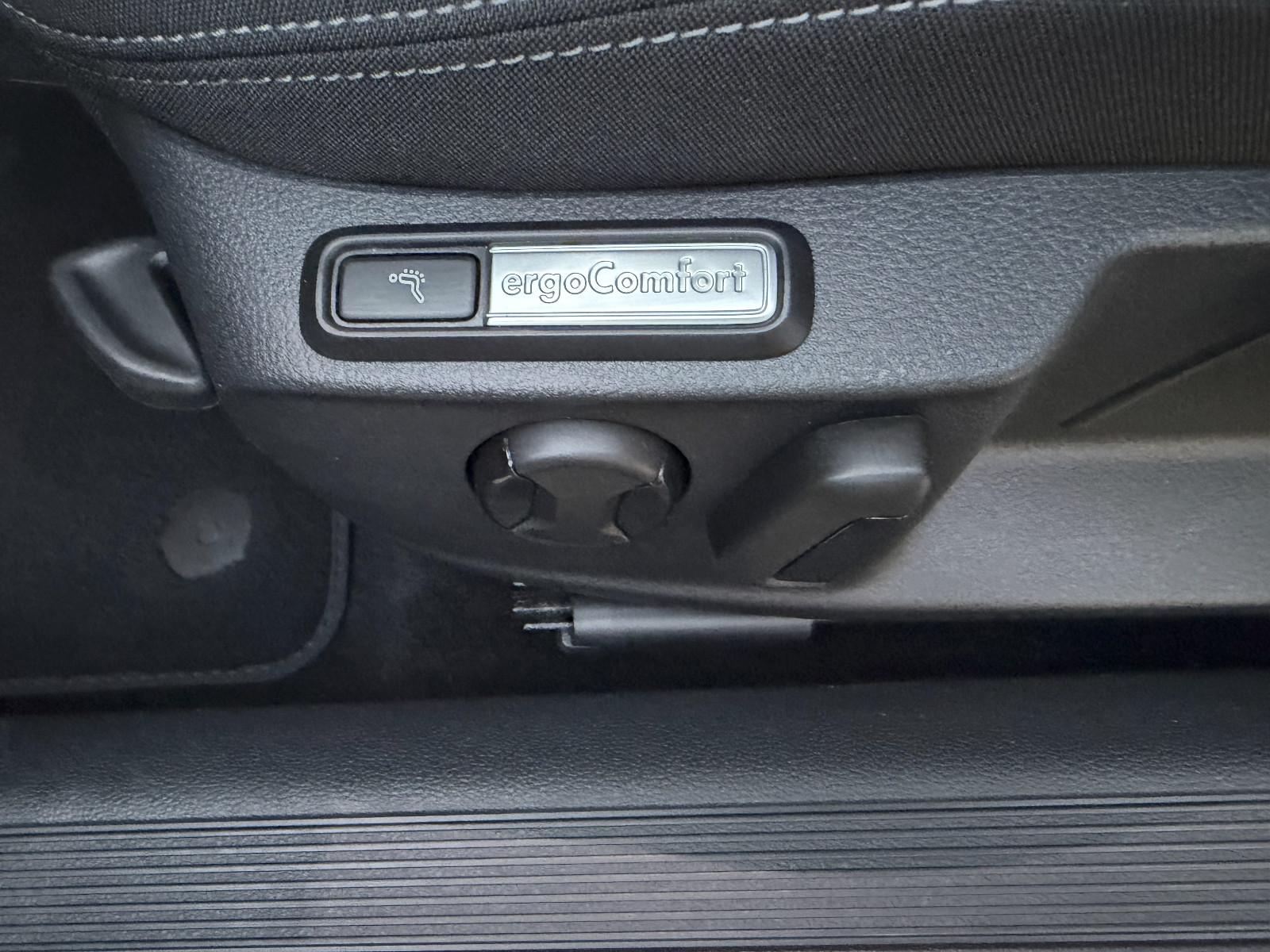 Volkswagen Passat LED Navi Massage AHK Kamera Alu, миниатюра 29