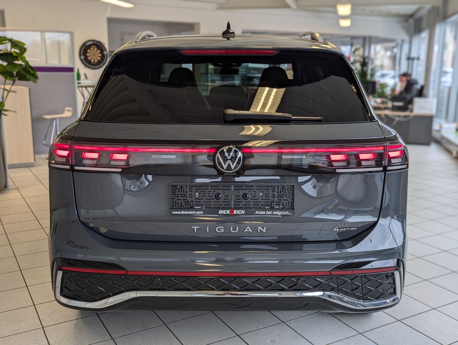 Fahrzeugabbildung Volkswagen Tiguan 2.0TDI R-Line 4M Pano H/K AHK Matrix 20"