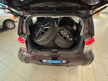 Toyota IQ - 10