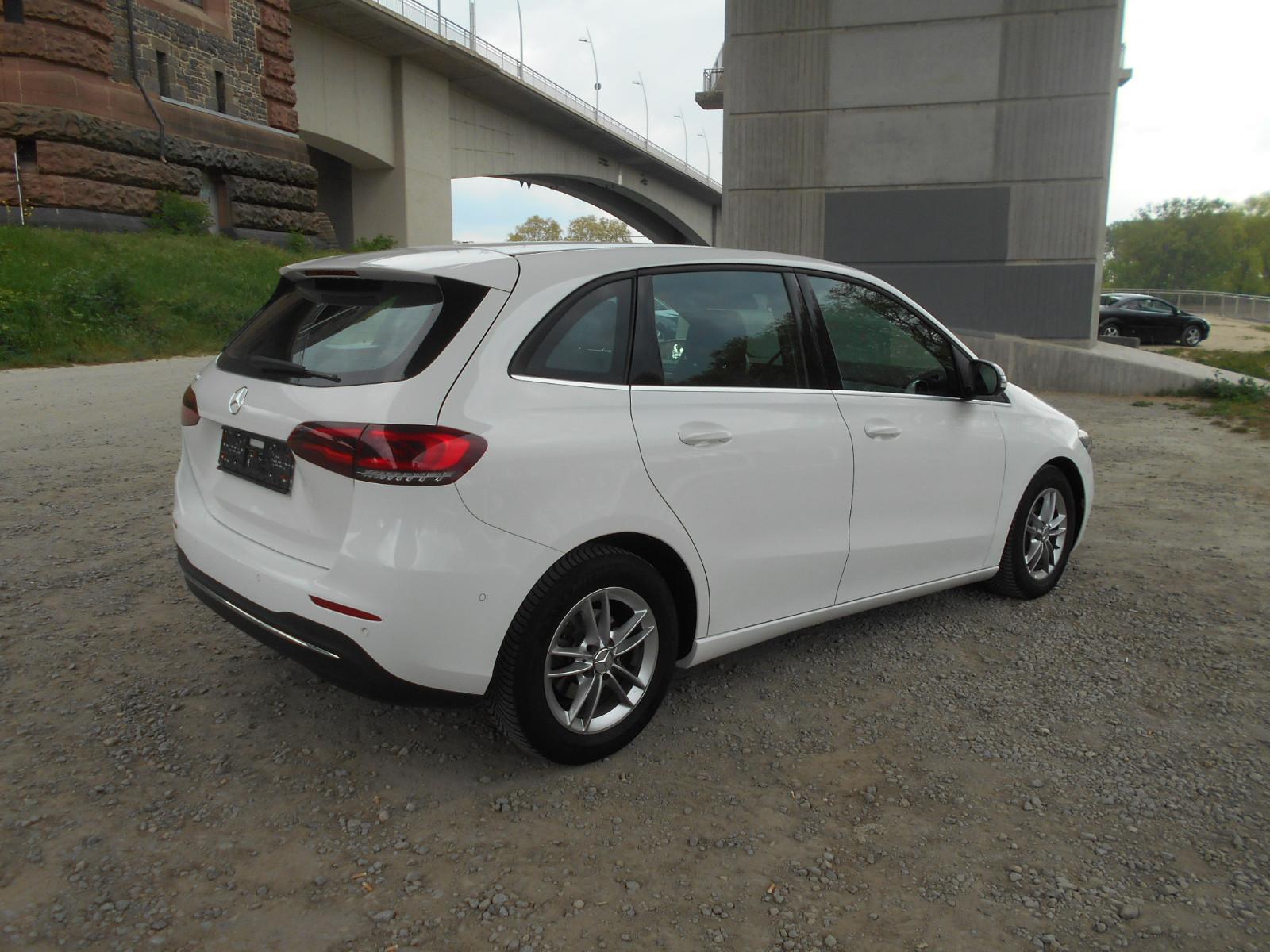 Mercedes-Benz B 180 7G-DCT/Automatik/Teilleder/Navi/Kamera