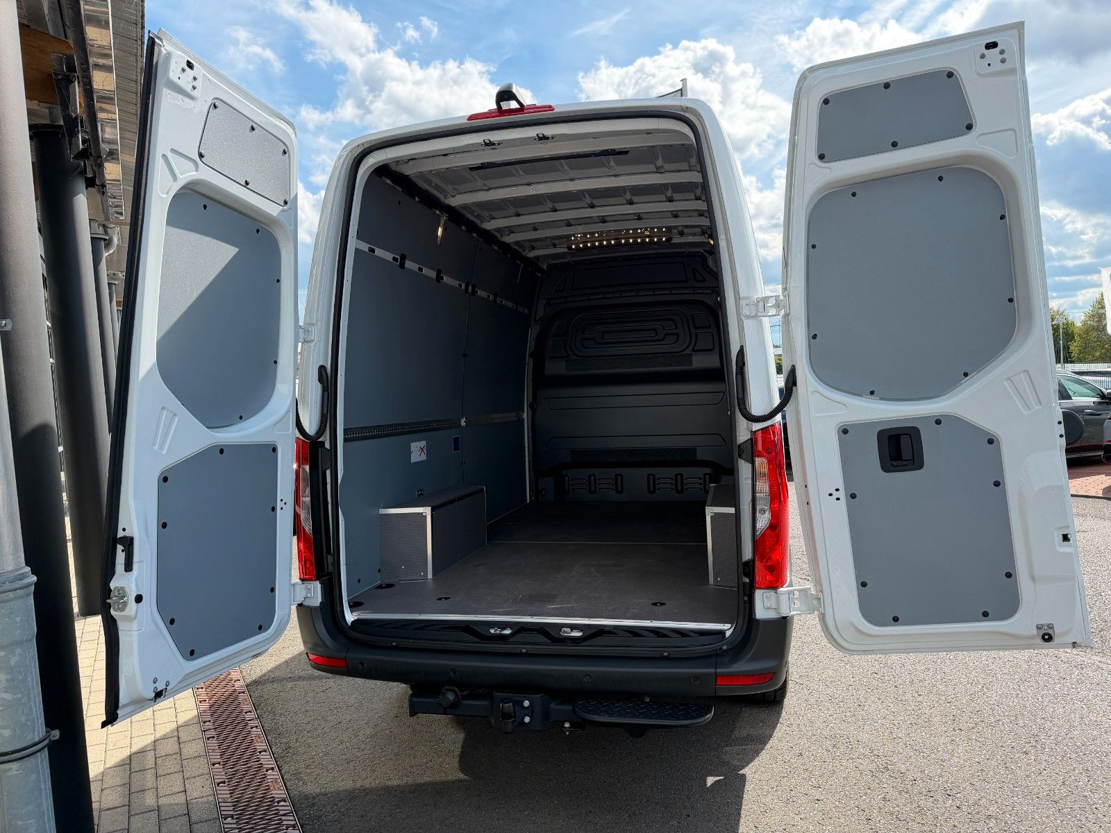 Fahrzeugabbildung Mercedes-Benz Sprinter 317 CDI 9G 3665 AHK3,5to Schwingsitz